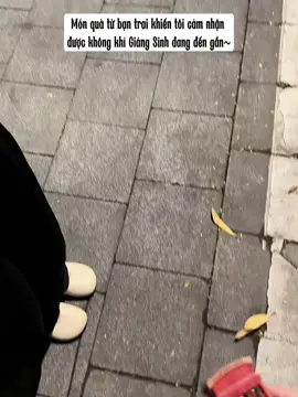 Bạn trai ơi!! tôi cũng muốn có chiếc đèn ngủ hình cây thông noel này! #quagiangsinh #noel #quatangbangai #denngu #langman 