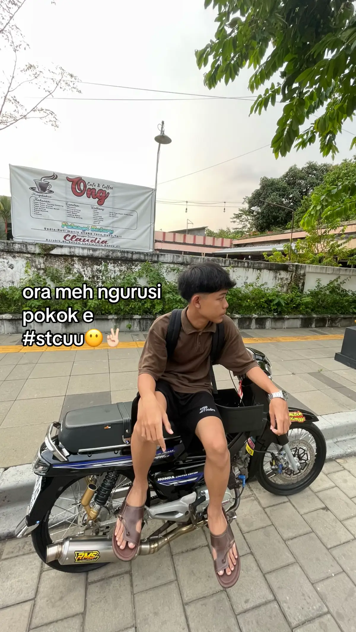 🤭✌🏻 #astreagrandindonesia #derrdorgnk #4upage #fyp #adisDerrdor 