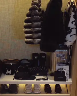 🖤 #fyp #darkfeminine #Lifestyle #targetaudience #flowers 