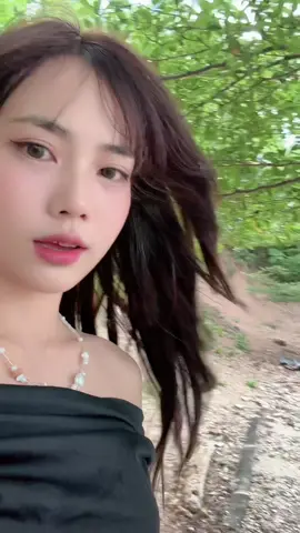 เมื่อคนในเกาะบอกว่า ที่เกาะนี้หมาจรเยอะมาก นี่รีบขับรถไปหาซื้อเม็ดไปให้เด็ก ๆ เลย เยอะมากจริง มีทุกที่ของเกาะ 🥺