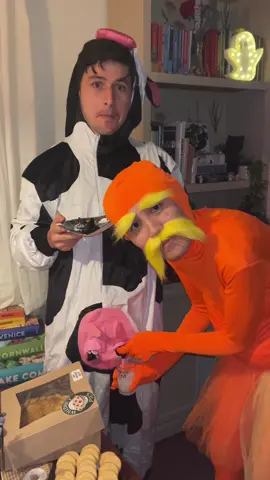 Gotta stay hydrated 🥛🐮 #halloweencostume #couplescostume 