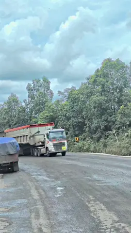 mengangguk nganguk gitu ketua#fypシ゚ #doubletrailler #kulitambang👷 #cinematictambang #storytambang 