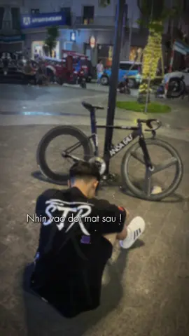 Vduc hay còn gọi là xoài.Chàng trai với dự thân thiện,đẹp trai vô đối.Ngoài ra em zai còn là thành viên của santareas crew,một chiếc crew nổi tiếng ở hoa thanh quế.Ad chúc em 8386,mái hạp py #fixedgearphilippines #fixedgearvietnam #fixedgearthainguyen #lushurbansoul @🪿Đi Fix 