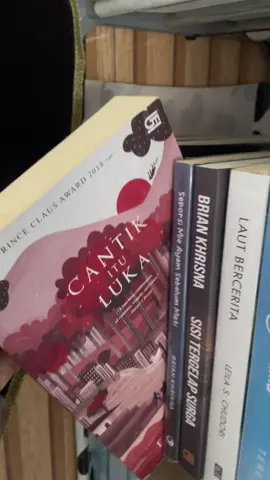 my honest reaction at read this book: 😬😧😰😫😵🤬😶  jujur gila bgt ini buku #cantikituluka #novel #ekakurniawan 