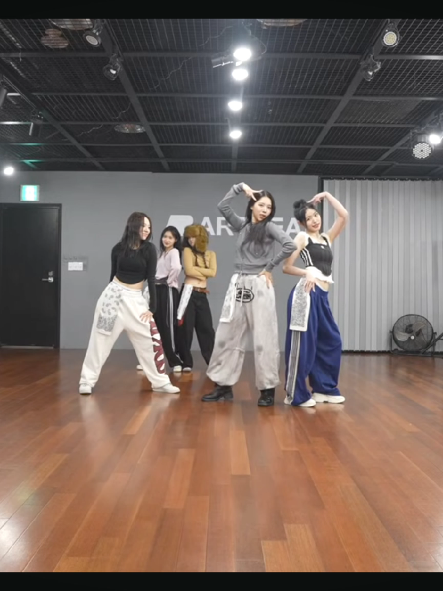 ARTBEAT DANCE PRACTICE - BURNING UP ORIGINAL BY MEOVV  #fyp #kpop #dancecover #artbeat #artbeatyubin 