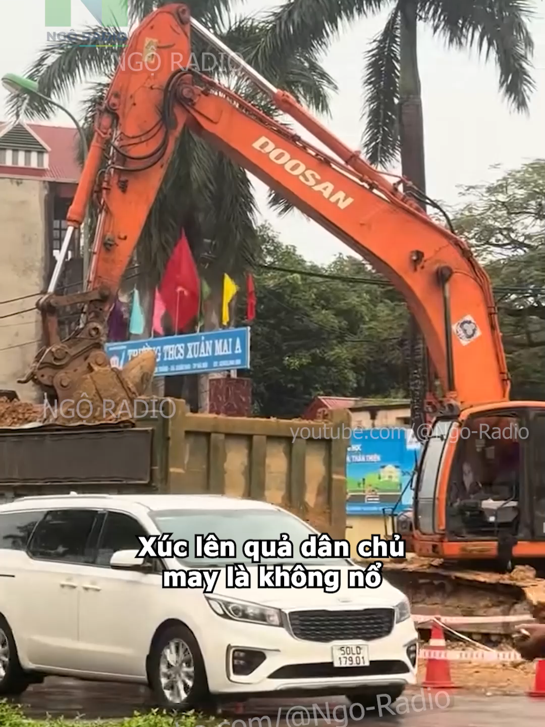 Xúc lên quả dân chủ  may là không nổ#viraltiktok #ngoradio #tintuc #cuocsong