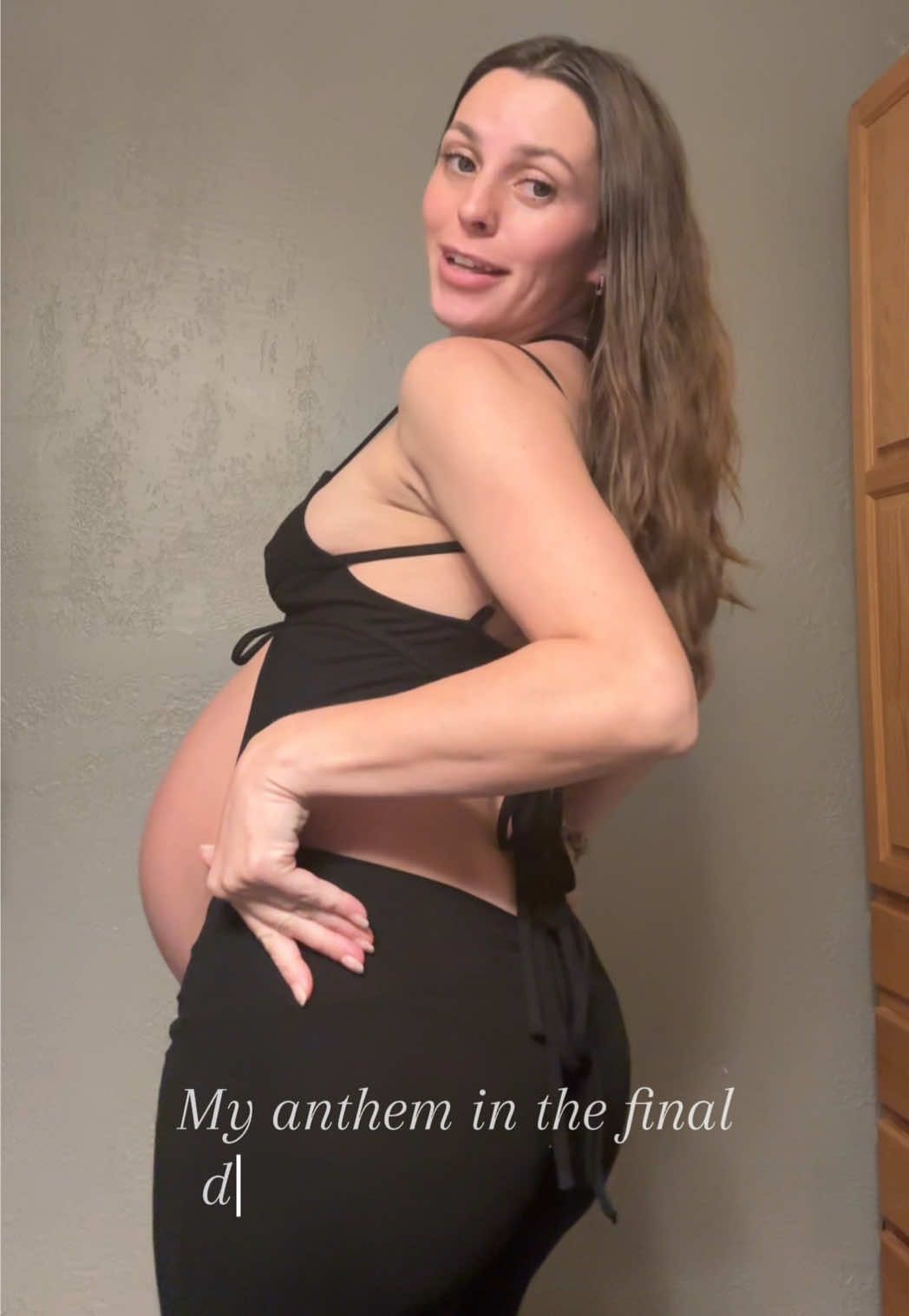my back was indeed aching, bra too tight and the booty was definitely shakin to the left and right from the intensity of those contractions😅 Sheesh! Baby girl is finally here tho🥳 #postpartumjourney #postpartumrecovery #naturalbirth #unmedicatedbirth #momhumor 
