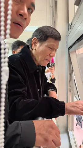 The humble president ever #prrdlangsakalam👊👊👊 