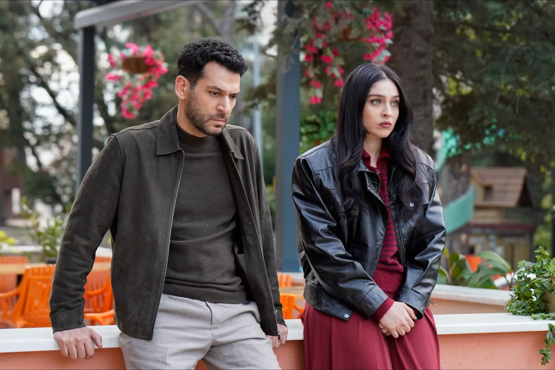 Zeynep ve Serhat, Kader'in babasının peşine düşerken sırlar ortaya çıkıyor! #GüllerveGünahlar 4. bölüm tekrarı sadece GAİN'de! 