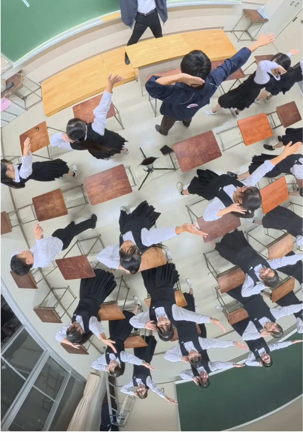 いつもの画角を上から撮ってみた#オドループ かかったら360°#踊ってしまう#classroom #insta360x5 
