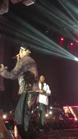 @Veigh lançando o passinho do jamal na turnê EVOM em recife  #veigh #EVOM 