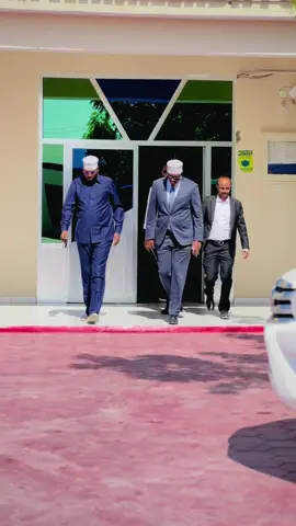 Guddoonka golaha wakiillada dowlada puntland oo si rasmi ah usoo galaya hoolka golaha. #puntland #parliament 