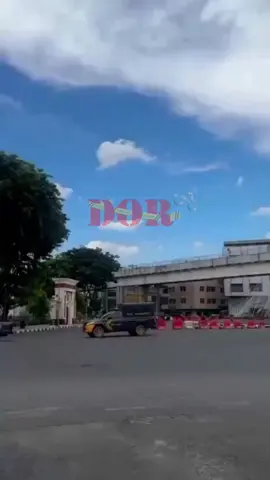 Polda Sumsel Tangkap Pelaku Pungli dan Parkir Liar di Kawasan Pasar 16 Ilir & Monpera Personel sSatgas Preventif Polda Sumsel berhasil mengamankan sejumlah pelaku pungutan liar (pungli) dan parkir liar yang beroperasi di sekitar Pasar 16 Ilir dan kawasan Monpera, Palembang. Langkah tegas ini merupakan upaya kepolisian menertibkan aktivitas pungli yang meresahkan warga serta menciptakan kenyamanan bagi masyarakat dan wisatawan di pusat kota. #PoldaSumsel #PalembangUpdate #Pungli #ParkirLiar  #SumselTerkiniPalembang 