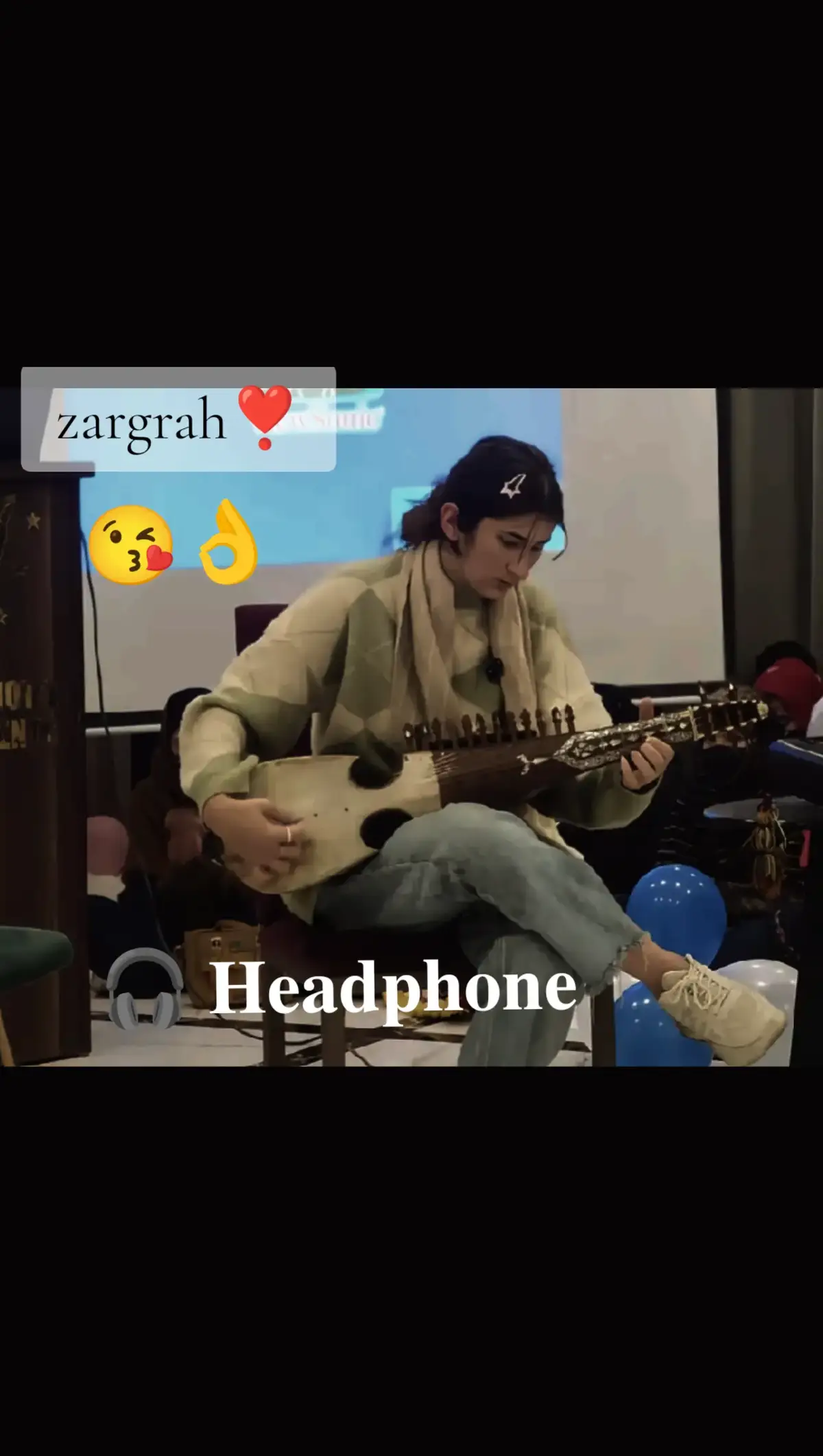 کتابونه ،ایتونه تفسیرونه مذهبونه گناهونه ،ثوابونه جنتونه دوزخونه جوابونه بيا سوالونه بيا سوالونه جوابونه دا بحثونه تنقيدونه تنقيدونه او بحثونه دا حرفونه او لفظونه مطلبونه تاویلونه دا توپونه ،کرتبونه مثالونه کمالونه دا خوبونه ،تعبیرونه دا وهمونه، يقينونه دا دشتونه سرابونه دریابونه بارانونه دا خيالونه او فکرونه دا ګامونه مزلونه کوششونه تدبیرونه څه چلونه څه ولونه شرابونه او جامونه سرودونه او رقصونه تصویرونه او رنګونه نظرونه او خوندونه څه ممتاز، څه یی شعرونه نه مخونه نه خالونه نه سازونه اوزاونه نه مستي او نه رقصونه .... ممتاز صیب #pashtosong #viwes #f #viral #تاجیک_هزاره_ازبک_پشتون_ترکمن🇦🇫 