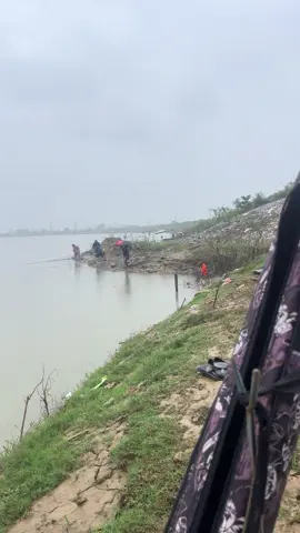 Các đạo hữu tu luyện công pháp gì mà phải dầm mưa thế 😆#caucatunhien 