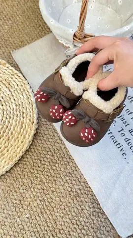 Giày cho bé gắn nơ xinh 🎀 #giaychobe #giaydepxinh #embe #thoitrangtreem 