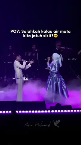 “Salahkah” live… bila dua suara @Hafizsuip x @umairahofficial_ buat ramai rasa hati tak kuat 😭💔 📍 Konsert Di Sebalik Aku: Hafiz Suip - Megastar Arena KL #Salahkah #HafizSuip #Umairah #foryou #HeartbreakSong  