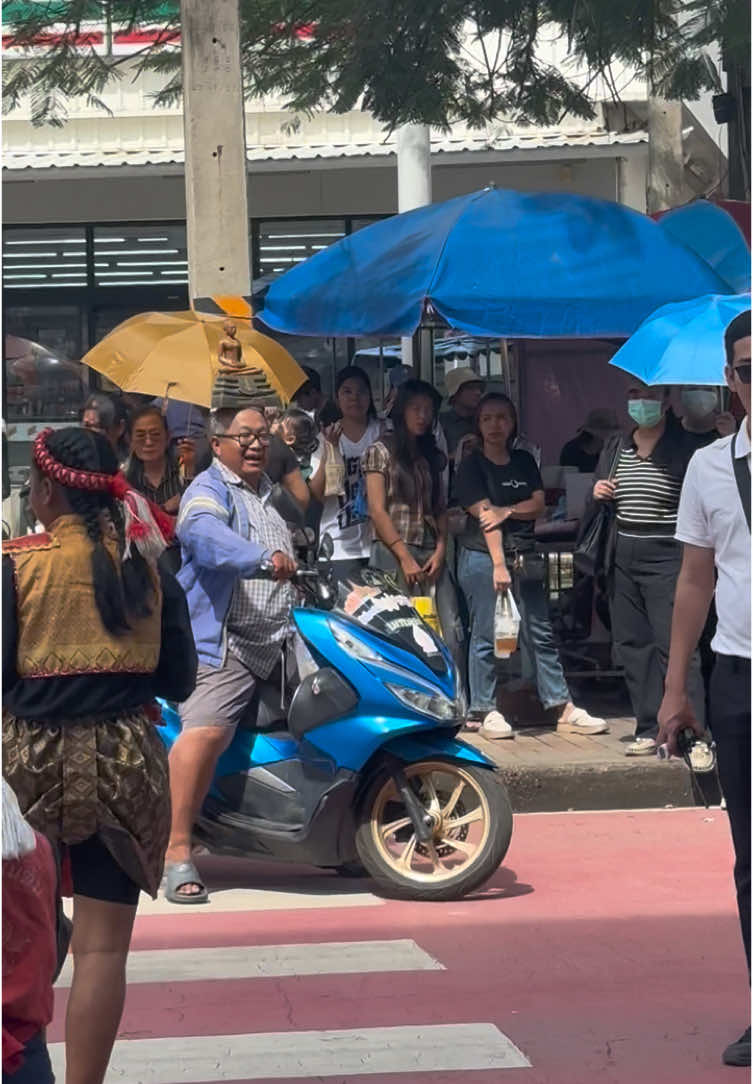 ปลอดภัยหายห่วง 🙏🏼#ขออนุญาตลุงนะคะ #งานแห่บกหลวงพ่อพุทธโสธร 