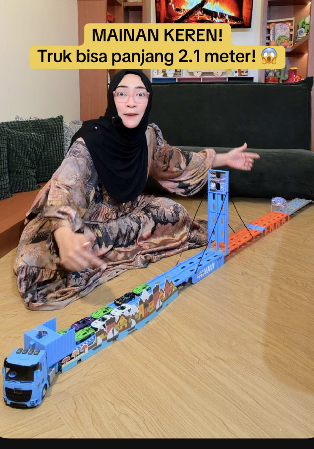 🚚 Mainan Truk Bertingkat Super Panjang! Bisa dipanjangin sampai 2.1 meter, bisa bergerak & bersuara kayak truk asli! 🔊💨 Anak dijamin happy seharian, bisa main sambil belajar motorik & imajinasi. ✨ Kenapa wajib beli: ✅ Ukuran jumbo tapi ringan ✅ Bisa dilipat & disimpan mudah ✅ Suara & geraknya bikin seru banget ✅ Harga tetap hemat walau fiturnya lengkap! 🎁 Hadiah terbaik buat anak cowok yang suka kendaraan!. . #hadiahanak #mainananak #gajiansale #promoguncang1010 #promoguncang1111 