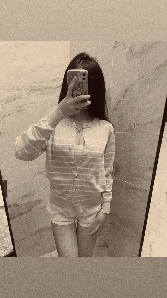 金錢是紙，燒掉它，愛情是塵土，撣去灰塵..！ tiền là giấy, đốt là cháy, tình là bụi, phủi là bay..!