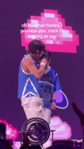 haechan, i SWEAR mark is not ignoring you. he is looking at you 🥹 #markhyuck #mahae #MARK #HAECHAN #NCTDREAM 