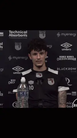 อย่าด้อยค่านักเตะ อย่าพึ่งคาดหวัง เพราะค่าของคนอยู่ที่ผลของงาน ในเมื่อวันนี้เขาเลือกทีมชาติไทย เราก็ควรให้กำลังใจกัน🇹🇭💙 #จู๊ดซุ่นทรัพย์เบลล์ #judesoonsupbell #ฟุตบอลทีมชาติไทย #บอลไทย #fyp  🎥📸: Grimsby Town F.C.