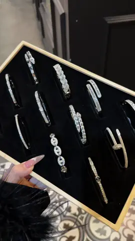 Thứ mà cô gái nào cũng thích 🤩✨ #vongtay #vongdinhda #trangsuccaocap #trangsucthoitrang #ladybossaccessories 