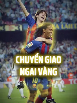 Khoảnh khắc Vàng trong bóng đá: Ronaldinho trao lại ngai vàng cho Messi #trancauvang #khoanhkhacvang #bongda #messi #ronaldinho 