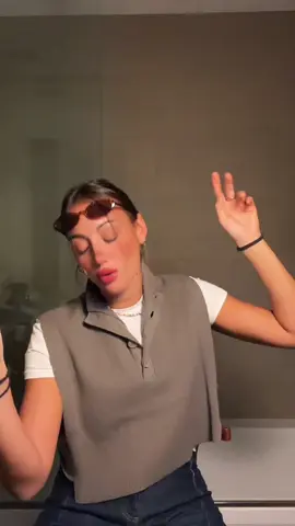 #liamizrahi #thegirlwhovibesinthebathroom #vibe 