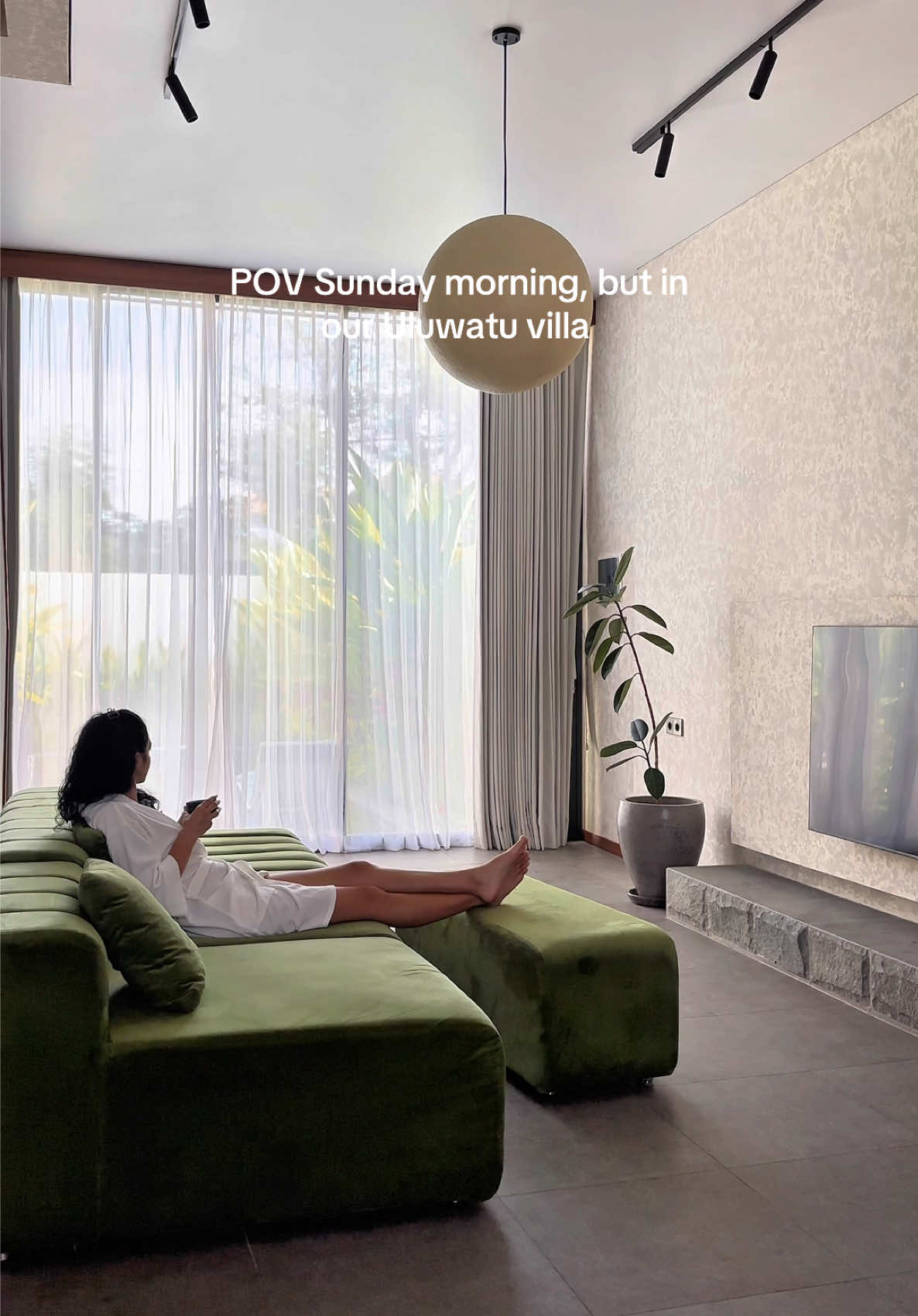 follow my adventures on  IG: paulamraaa  #fyp #bali #uluwatu #morning #indonesia🇮🇩 