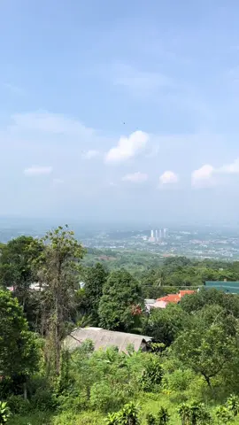 Lumayan buat prank temenmu, biar dikira lagi jalan jalan padahal mah dirumah 😂 📍Bukit Hambalang, Sentul, Jawa Barat #videomentahan #prankvideo #sentul #bogor #puncakbogor 