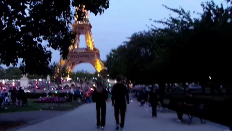 paris at night🌙🦢#paris #eifelltower #nightsinparis #fyp 
