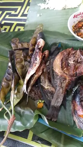 Ikan nila bakar lengkap dengan lalaban👍