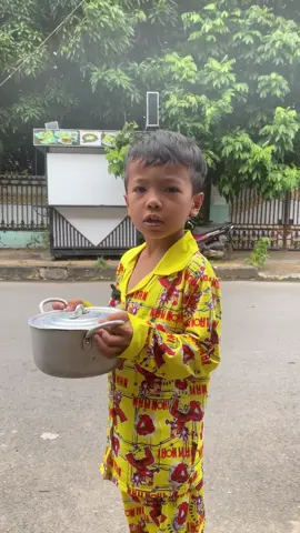 ម៉ោះ ហូបស្ងោរជ្រក់សាច់គោទាំងអស់គ្នា #creatorsearchinsights #funny #foryou 