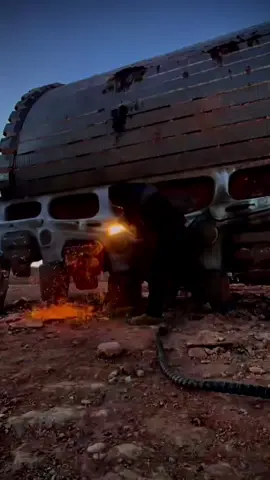 Sunday Bloody Sunday, definitely had worse, not gonna lie. Smashing out some repairs at sunrise. #burninrods #mobilewelder #onsiterepairs #earthmoving #bucketrepair 