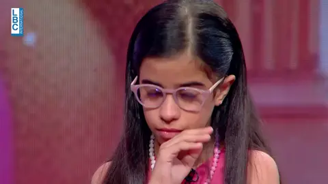 بعد طلب المساعدة عبر رسالة صوتية... مالك مكتبي يُدخل الفرحة إلى قلب الطفلة إيلا ووالدها يمكنكم مشاهدة الحلقة كاملة عبر زيارة موقعنا الإلكتروني #أحمر_بالخط_العريض @maktabimalek #LBCI #LBCILebanon #fyp #foryou #foryoupage #Viral #لبنان #Lebanon #Trending #LBCIVideos