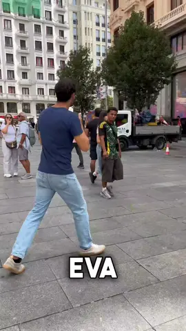 Eva María se fue... Sigue la canción de Fórmula V. Cantando por la calle  #evamariasefue #formulav #cantandoporlacalle #queopinanporlacalle 