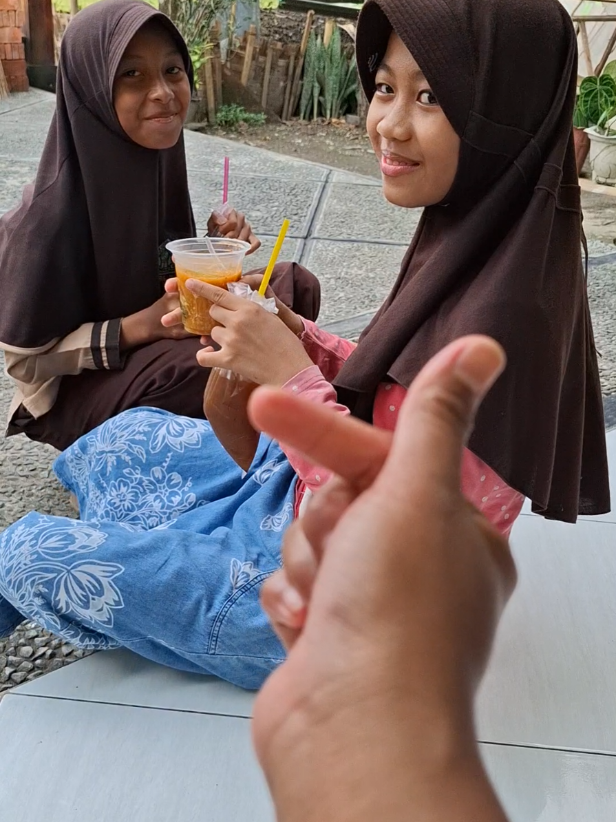 makasih mba mba kecil,jangan lupa ngesuk jajan maning oke  #bakuljajan #bakulseblak