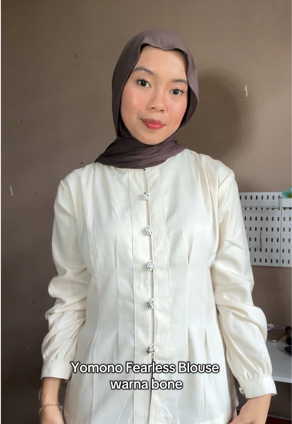 Super cute atasan dari @YOMONOID 💓 #OOTD #yomonoid #outfithijab 