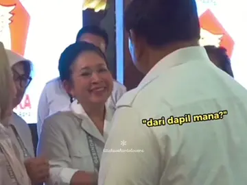 Dikarenakan banyak sekali para kompor yang komen di vt vt admin yang sebelumnya, admin ingin memohon maaf kepada Bapak dan Ibu. Karena admin tidak tahu menahu tentang semuanya, tapi yang komen ni emang bener bener kompor 😭🫵🏻. tapi admin nya bukan kompor ko bu, karena yang kompor itu Mas Agung dan Mindra 😭😭😭😭🙏🏻🙏🏻🙏🏻🙏🏻🙏🏻 (maaf Mas Agung, maaf Mindra 😭🙏🏻🙏🏻) admin hanya mengikuti jejak ketua 😭😭🙏🏻. tapi bapak udah berusaha jaga pandangan, Bu. Soalnya perempuan satu satunya di hati Bapak kan cuma Ibu. Love you, Bu, Pak. Tapi bu, biru elektrik memang… #titieksoeharto #titiekprabowo #prabowo #fyp #fypシ 