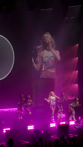 🫦💄👠👅 #MidnightSunTour @Zara Larsson #concert #Vienna #ZaraLarsson