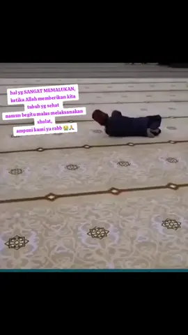 “Malu Pada Mereka yang Tak Sempurna, Tapi Lebih Taat” Di luar sana, ada mereka yang tubuhnya tak sempurna, tapi hatinya utuh untuk Allah. Dengan sisa tenaga, dengan tubuh yang terbatas, mereka tetap sujud… tetap mengangkat tangan memohon ampun. Sedangkan kita, yang diberi tubuh sehat, kaki kuat, mata yang bisa melihat, justru sering menunda ibadah, lalai dalam sholat. Tidakkah hati ini malu? Ketika yang cacat mampu bersujud dengan sepenuh hati, sementara kita yang sempurna justru sibuk dengan dunia. Ingatlah… yang Allah lihat bukan tubuhmu, tapi hatimu dalam beribadah. #islamicvideo #renungan #islam #sholat #sholawat 