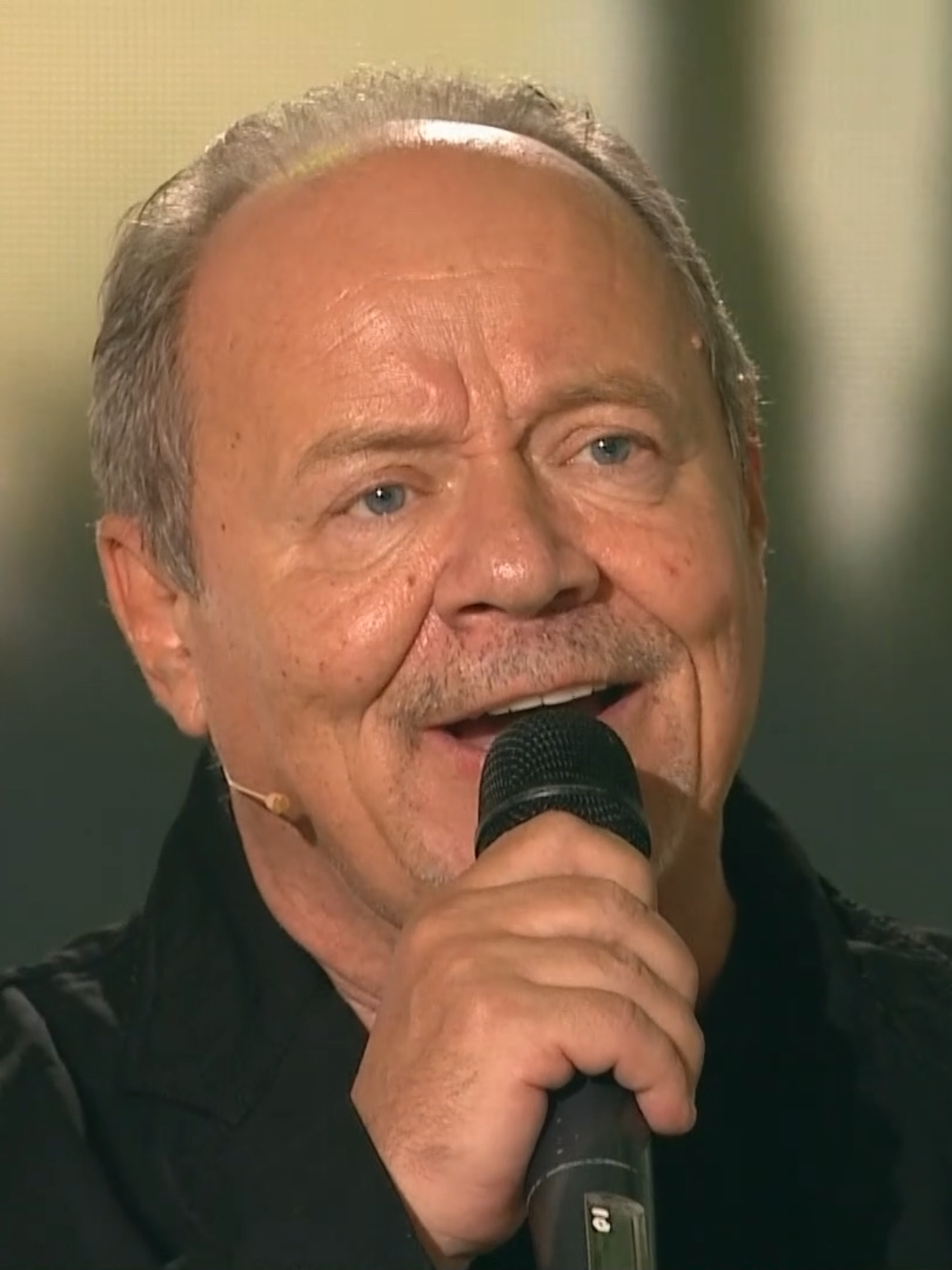 В исполнении всенародно любимого актера- Сломанная ветка Алексей Маклаков