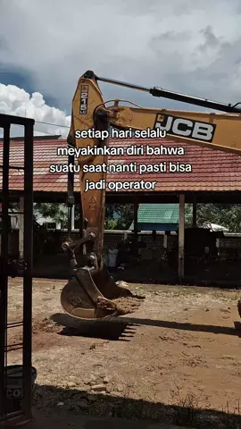waktunya bersih bersih kawan😁#operatorexcavator #helperexcavator #helpermuda #excavator #fyp 