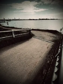 “如果你一直假装自己没有受伤，你将永远无法治愈自己的伤口…⋯ 