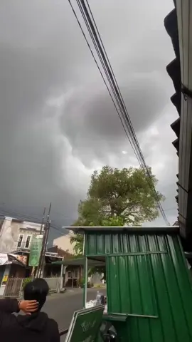 puting beliung mrlNda sumber sekar Dau hati hati bolo#viral #infobatuterkini #bencana#infoterkinimalangraya