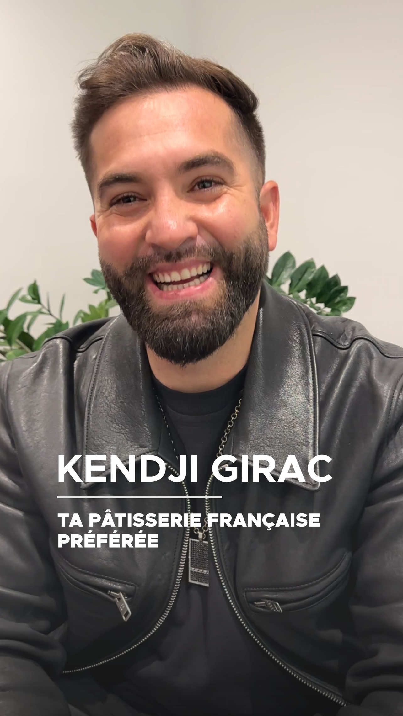 Quelle est ta pâtisserie préférée ? 😋 Nous avons posé la question à @kendjiofficiel lors de sa Release Party à Paris pour la sortie de son nouvel album « Vivre... Encore » 🎤 #breffrance #thisorthat #kendji #kendjigirac #croissant 