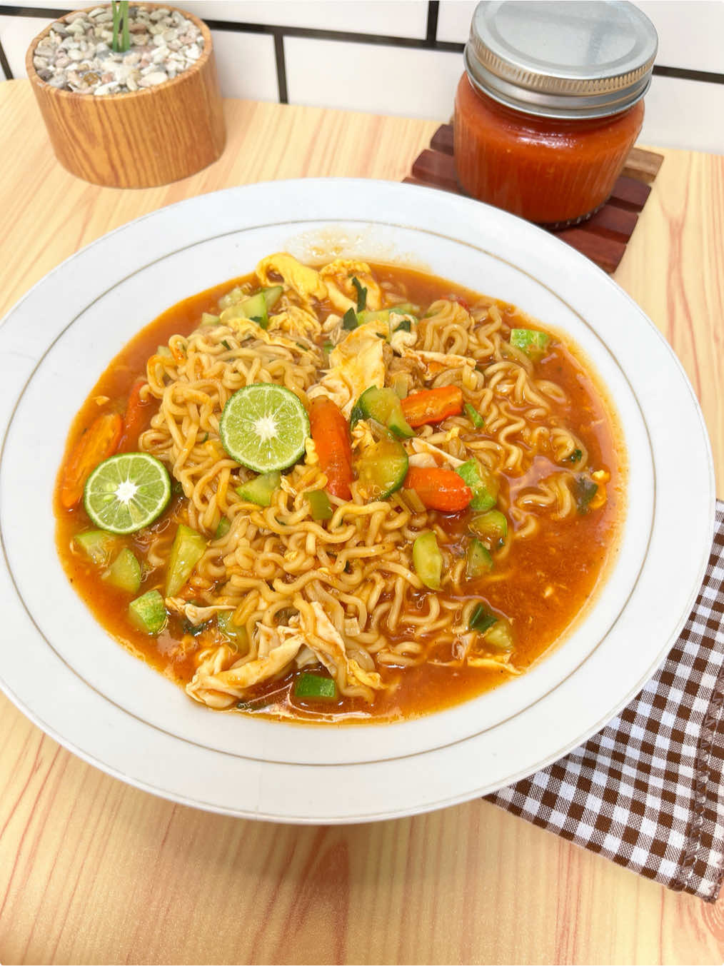 Enak banget, cobain deh 😍 #mierebus #mienyemek #saossambalhomemade 