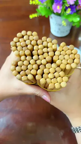 @Phương Chăm Chỉ  @Phương Chăm Chỉ  @Phương Chăm Chỉ Combo 50 đôi đũa tre già tự nhiên tặng thêm 10 chiếc muỗng inox tặng thêm 1 miếng rửa chén 99k miễn ship #phuonggiadung7 #xuhuong #duatre #duatregia #duaancom 