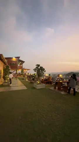 Nongki dengan view dan tempat yg aesthetic, siapa yg udahh pernah kesini☝🏻 #parayhillslampung #bandarlampung #foryou #fyi #wisatabandarlampung 